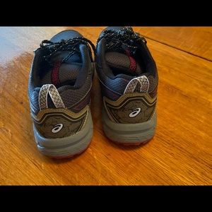 ASICS Gel Venture 7. Size 5.5 M Black